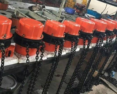 群吊電動葫蘆倒裝法施工保障礦筒倉主體成功架設(shè)